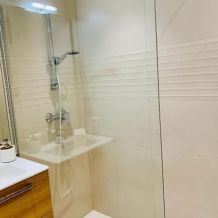 Confort 35m2 Renove, Equipe Et Climatise, Se Fait A Pied! شقة *