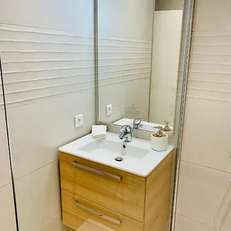 شقة Confort 35m2 Renove, Equipe Et Climatise, Se Fait A Pied! أنتيب